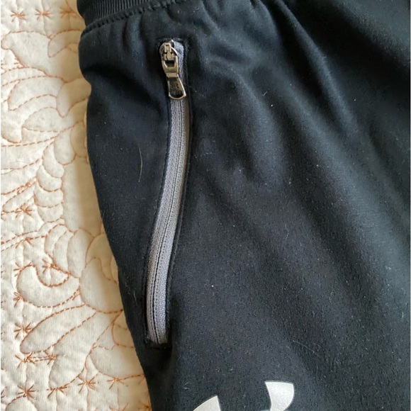 Youth UNDER ARMOUR athletic pants. Flawless. Size youth M - Picture 3 of 6